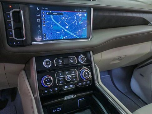 Used 2023 GMC Yukon XL Denali image 18