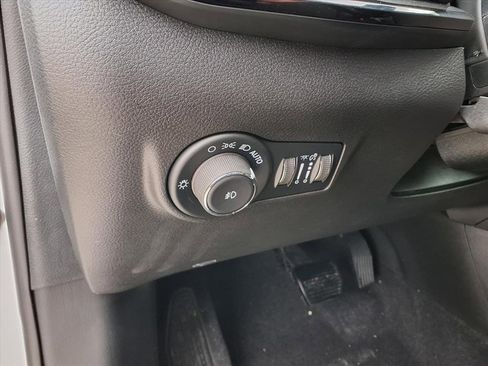 New 2026 Jeep Compass Altitude image 14