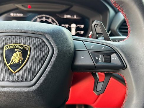 Used 2024 Lamborghini Urus S image 40