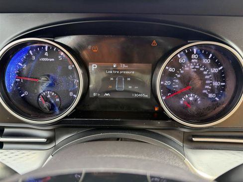 Used 2024 Kia Carnival LX FWD image 18