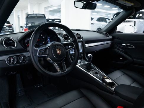 Used 2024 Porsche 718 Boxster RWD image 17