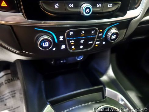 Used 2021 Chevrolet Traverse LT AWD/4WD image 19
