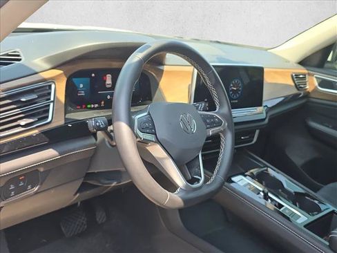 Used 2024 Volkswagen Atlas SE w/ Black Wheel Package FWD image 11