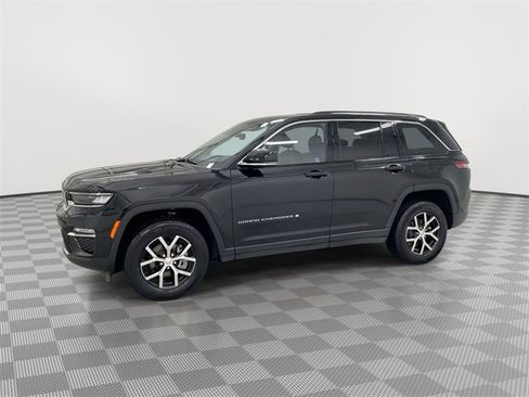 Used 2023 Jeep Grand Cherokee Limited image 5