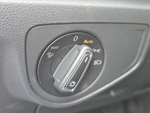 Used 2023 Volkswagen Atlas Cross Sport SE FWD image 11