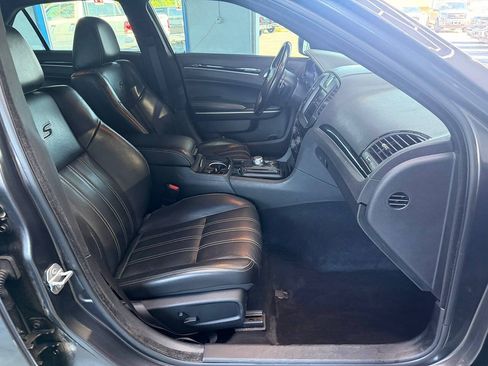Used 2019 Chrysler 300 S AWD/4WD image 20