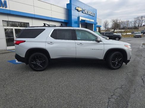 Used 2021 Chevrolet Traverse LT w/ LPO, Blackout Package image 12