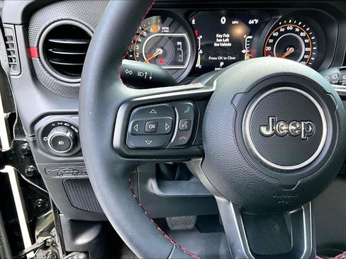 Used 2024 Jeep Wrangler Unlimited Rubicon w/ Convenience Group AWD/4WD image 34