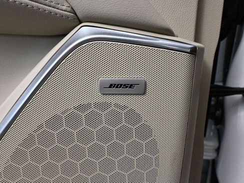 Used 2020 Cadillac Escalade ESV Premium Luxury image 24