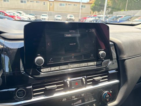 Used 2024 Nissan Pathfinder SV image 22