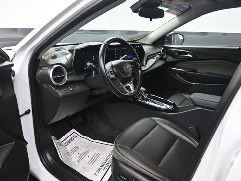 Used 2024 Chevrolet Trax ACTIV w/ Driver Confidence Package FWD image 17