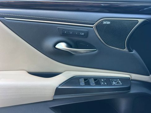 Used 2021 Lexus ES 300h Luxury w/ Accessory Package 2 image 15