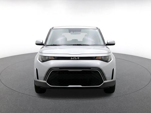 Used 2025 Kia Soul LX w/ LX Technology Package FWD image 2