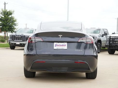 Used 2024 Tesla Model Y Long Range AWD/4WD image 8