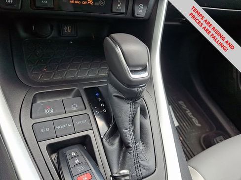 Used 2023 Toyota RAV4 XLE Premium image 16