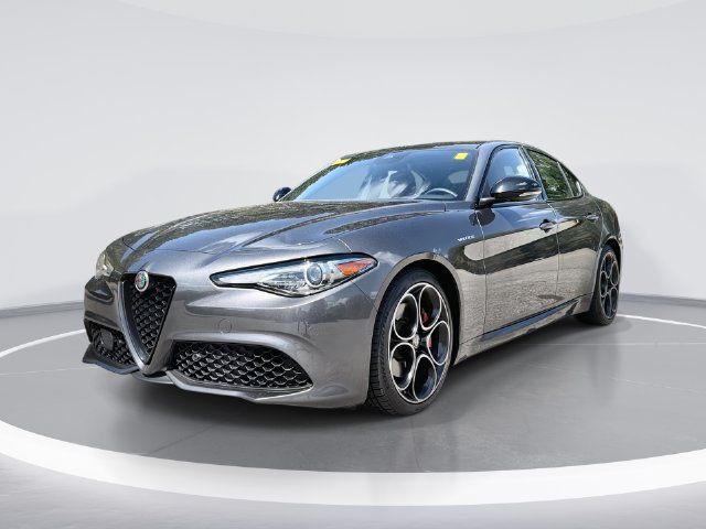 Used 2023 Alfa Romeo Giulia Veloce RWD image 1