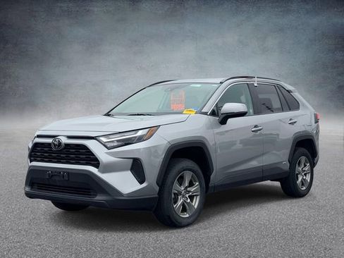Used 2025 Toyota RAV4 XLE AWD/4WD image 5