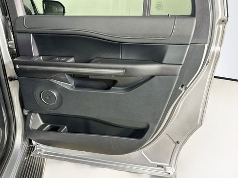 Used 2020 Ford Expedition Max XLT w/ Equipment Group 202A AWD/4WD image 31