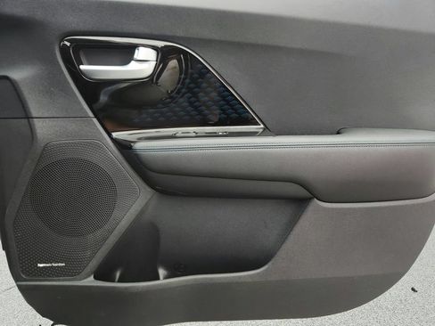Used 2020 Kia Niro EX Premium FWD image 31