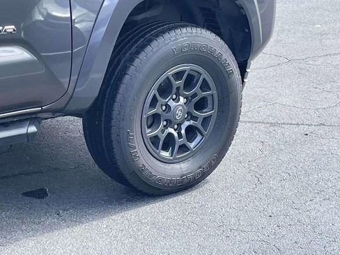 Used 2018 Toyota Tacoma SR5 image 31