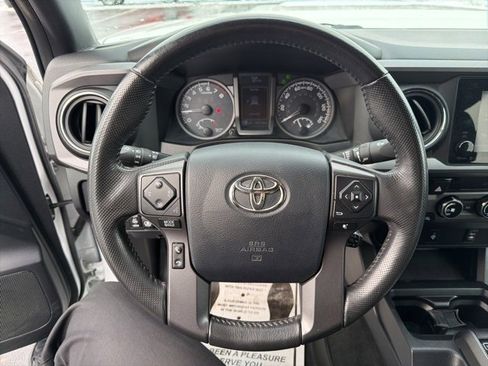 Used 2017 Toyota Tacoma TRD Sport image 21