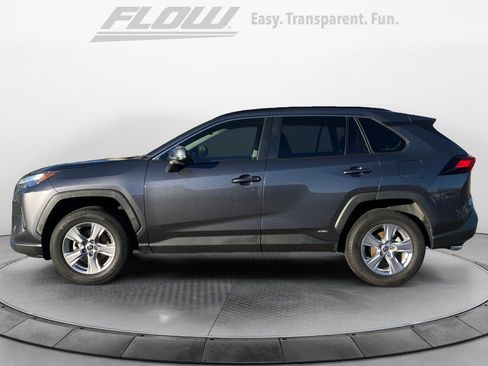 Used 2022 Toyota RAV4 XLE image 5