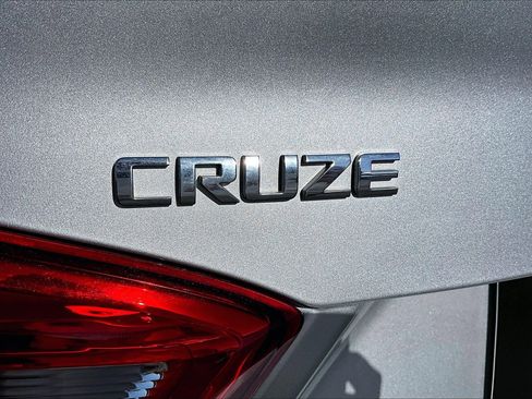 Used 2018 Chevrolet Cruze LS FWD image 27