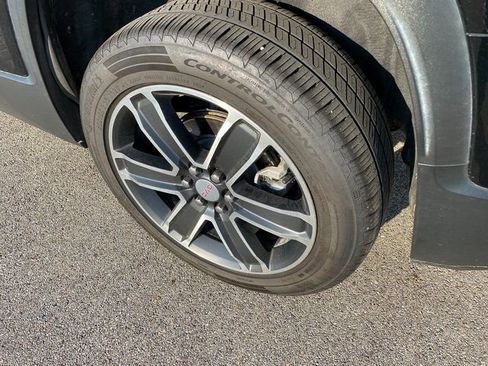 Used 2023 GMC Acadia SLT w/ Technology Package image 9