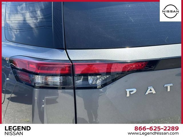 Used 2024 Nissan Pathfinder SL AWD/4WD image 11