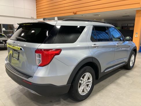 Used 2023 Ford Explorer XLT w/ Equipment Group 202A image 5
