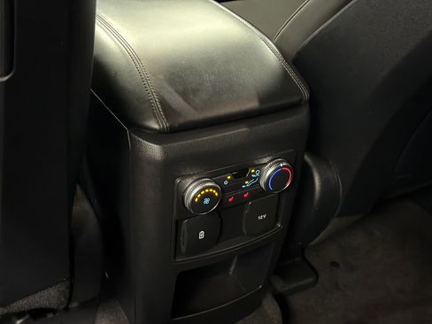 Used 2020 Ford Explorer XLT w/ Comfort Package image 18