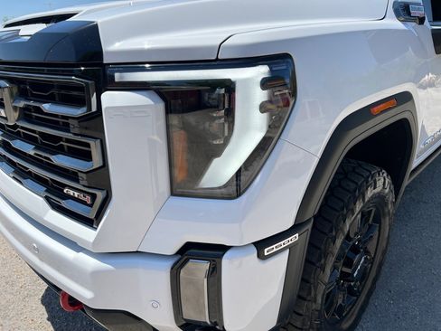 Used 2024 GMC Sierra 2500 AT4 w/ AT4 Preferred Package AWD/4WD image 26