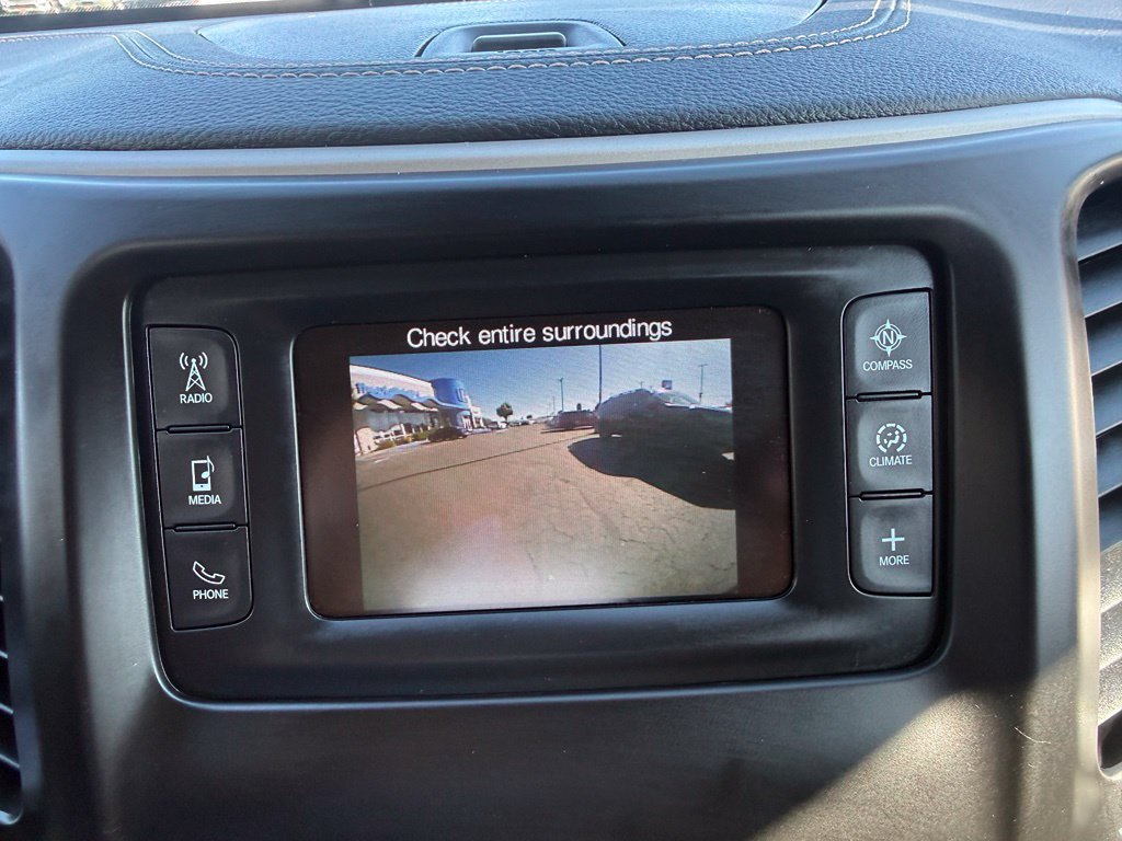 Used 2018 Jeep Cherokee Latitude w/ Safety Group AWD/4WD image 84