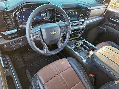 Used 2024 Chevrolet Silverado 1500 High Country w/ High Country Premium Package AWD/4WD image 9
