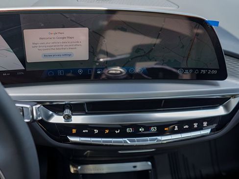 New 2026 Cadillac Lyriq Luxury w/ LPO, Floor Liner Package AWD/4WD image 13