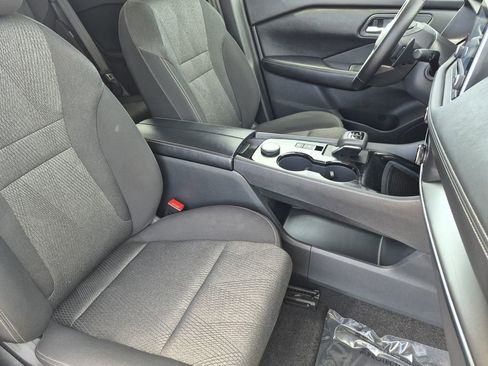 Used 2025 Nissan Rogue SV AWD/4WD image 16
