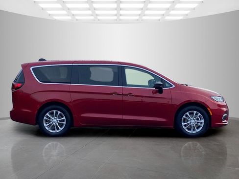New 2026 Chrysler Pacifica Select image 6