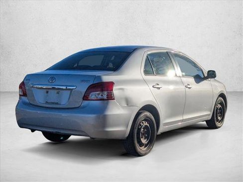 Used 2010 Toyota Yaris Sedan image 5