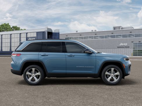 New 2026 Jeep Grand Cherokee Limited w/ Trailer Tow Package AWD/4WD image 37