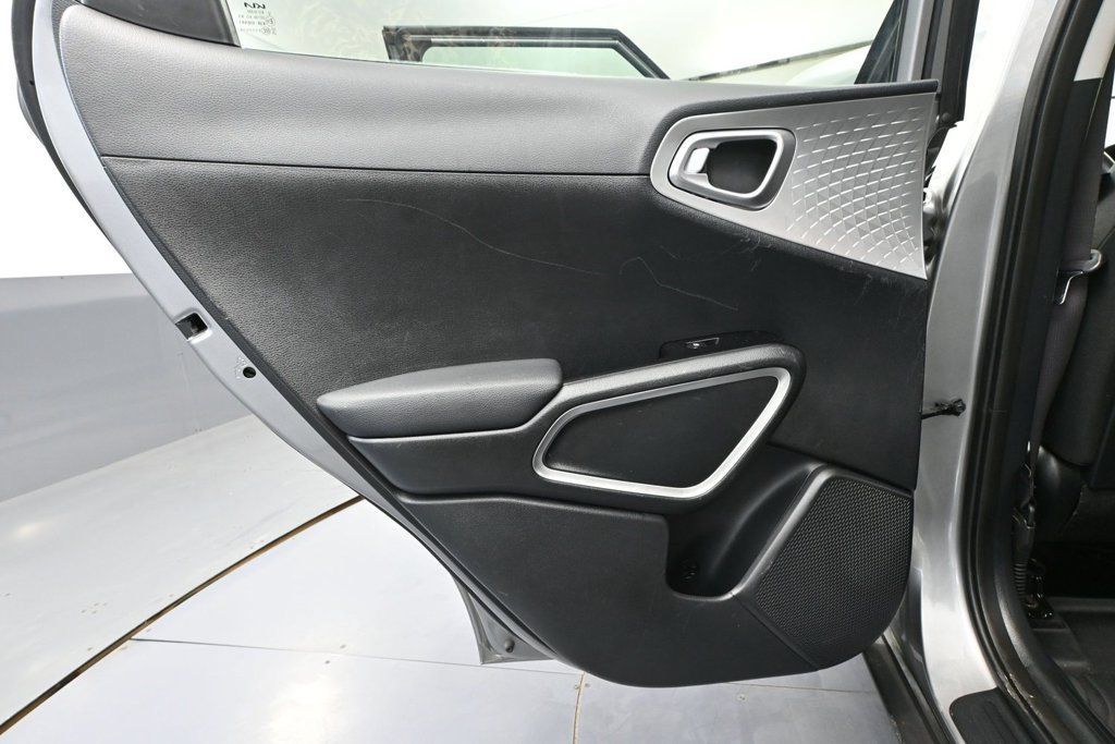 Used 2023 Kia Soul LX w/ LX Technology Package FWD image 28