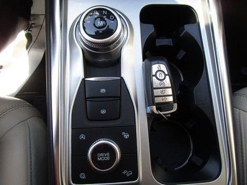 Used 2020 Ford Explorer Platinum AWD/4WD image 23