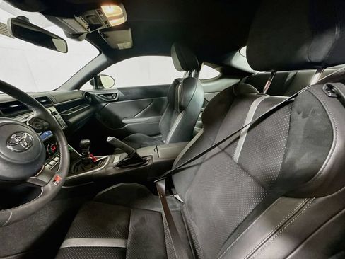 Certified 2024 Toyota GR86 Premium RWD image 19