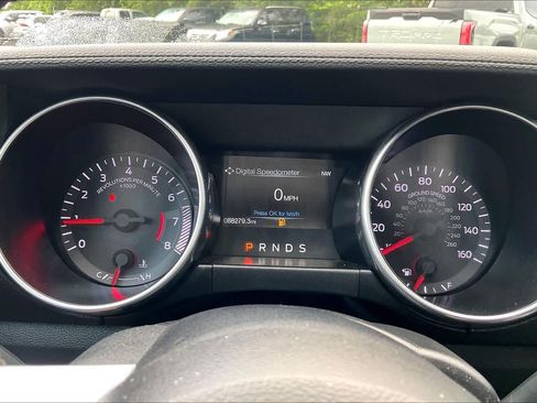 Used 2018 Ford Mustang Coupe RWD image 24