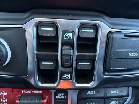 Used 2022 Jeep Wrangler Unlimited Rubicon image 12