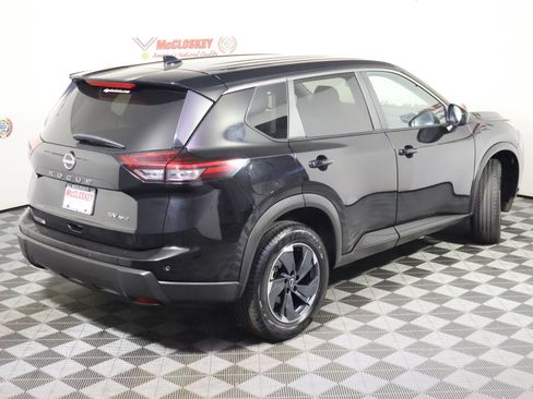 Used 2024 Nissan Rogue SV AWD/4WD image 4