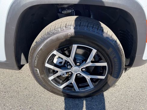 Certified 2024 Jeep Grand Cherokee Limited w/ Luxury Tech Group II image 15