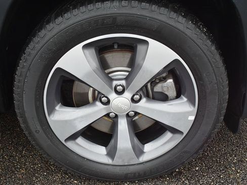 Used 2019 Jeep Cherokee Limited image 46