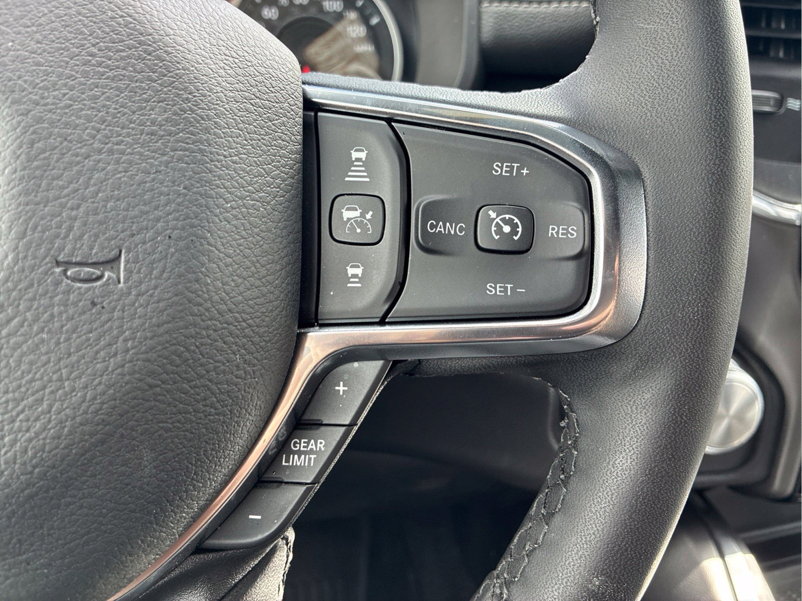 Used 2026 RAM 1500 Laramie w/ Sport Appearance Package AWD/4WD image 15