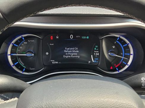 Used 2024 Chrysler Pacifica Limited FWD image 21