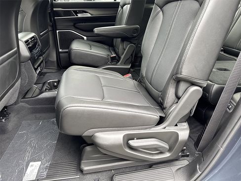 New 2025 Jeep Wagoneer Series II image 10